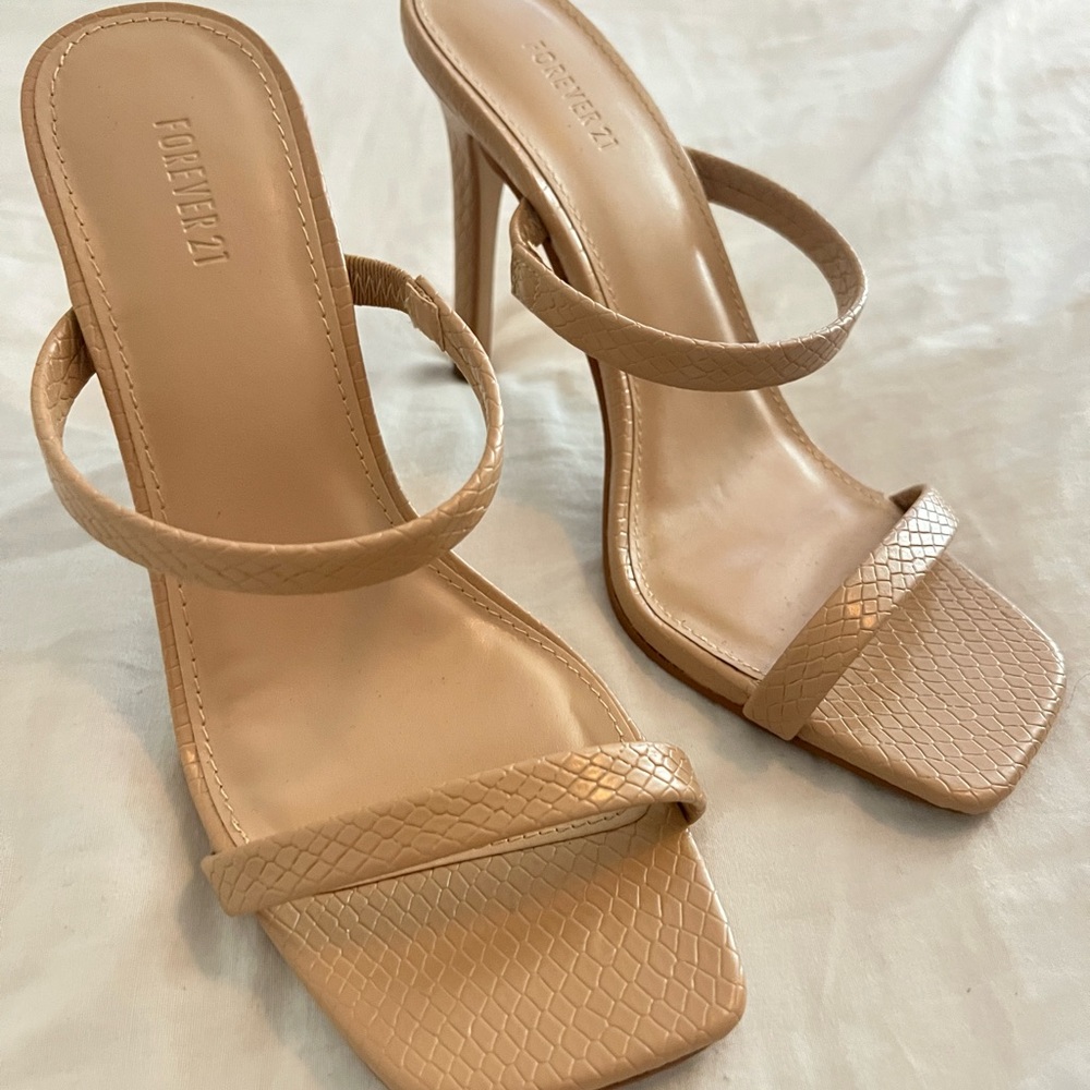 FOREVER 21 HIGH HEELS